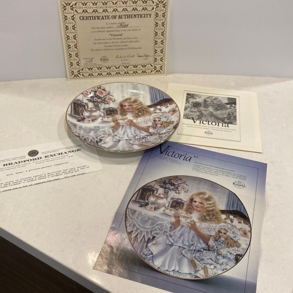 Heirlooms & Lace Victoria Collector’s #2 Plate in Series By Corinne Layton 4982A - Picture 2 of 15
